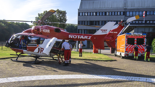 Hubschrauber DRF Luftrettung am Knappschaftskrankenhaus