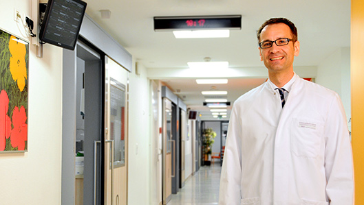 Prof. Dr. Michael Adamizik auf der Intensivstation